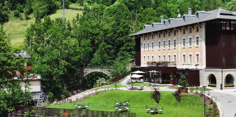 Scopri tutti i servizi di Hotel Villa Carona per organizzare un team building aziendale ad un'ora da Bergamo, in Alta Val Brembana.