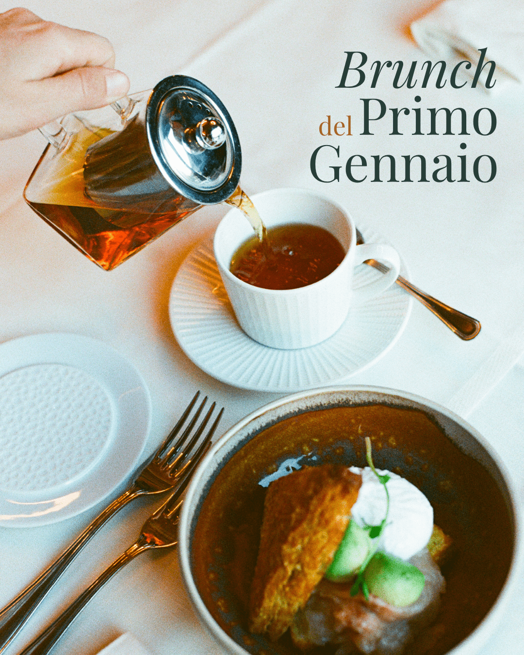 Brunch del Primo Gennaio a Villa Carona con tè e piatti dolci e salati serviti al tavolo
